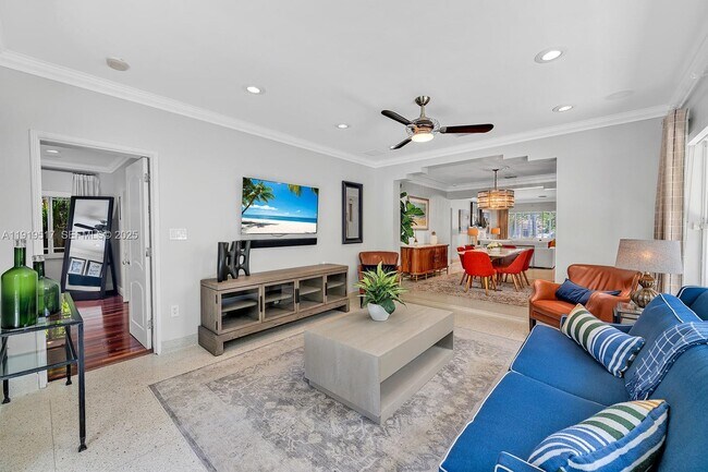 Building Photo - 5915 La Gorce Dr