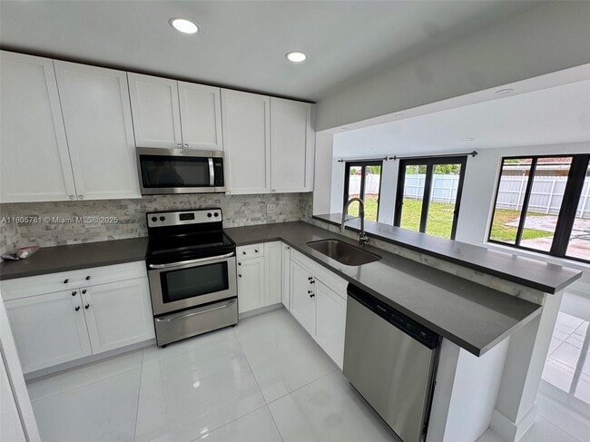 Primary Photo - 8360 SW 46th St