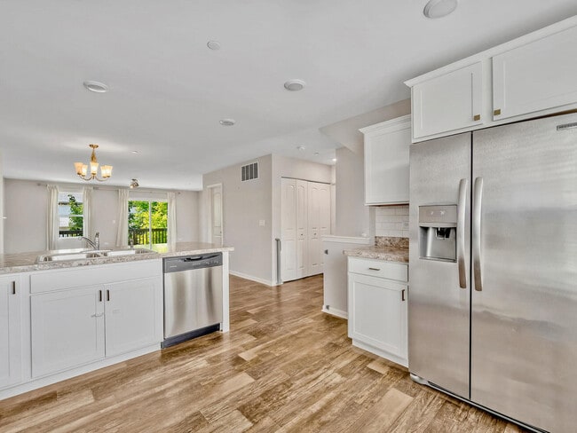 Building Photo - 1464 Lake Ridge Ct