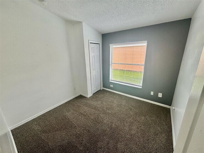 Building Photo - 1829 Lacy Ln