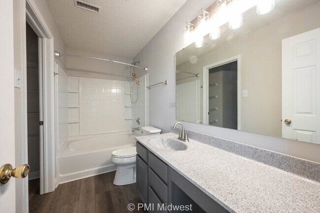 Building Photo - "Charming 3-Bedroom Home with 2.5 Baths and 2,125 Sq Ft in Greenfield, IN!"