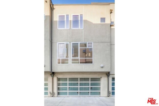 Building Photo - 2024 Allesandro St
