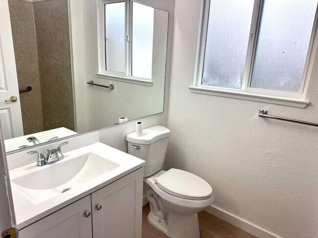 Building Photo - 4507-4507 Zachary Way