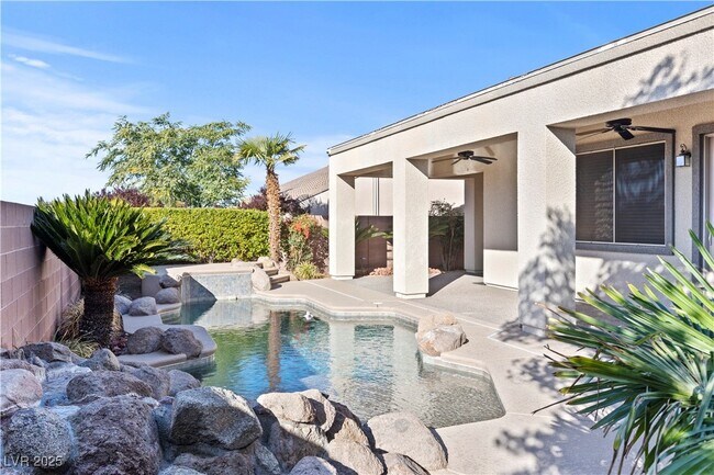 Building Photo - 2685 La Boutique St