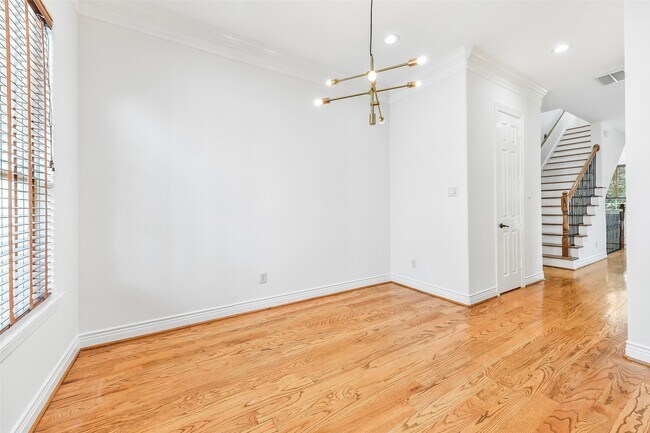 Building Photo - 1529 Rosewood St