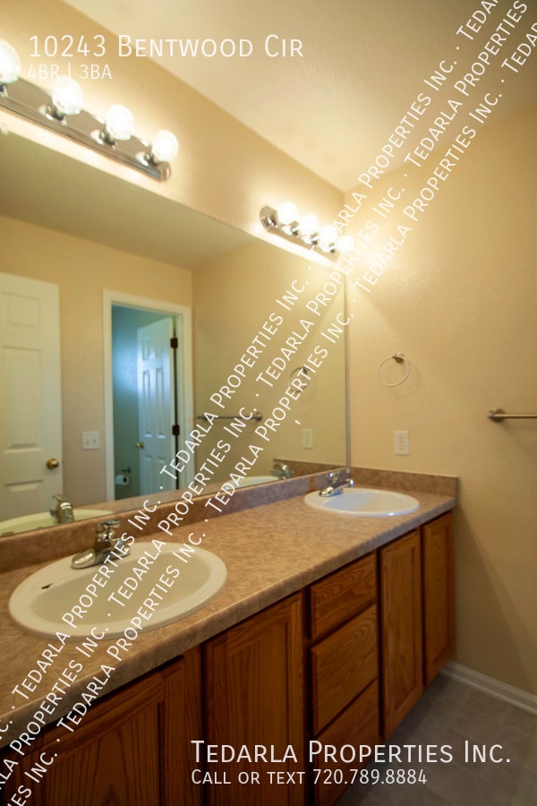Building Photo - 10243 Bentwood Cir