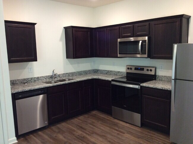 Building Photo - Newer Decatur Townhome