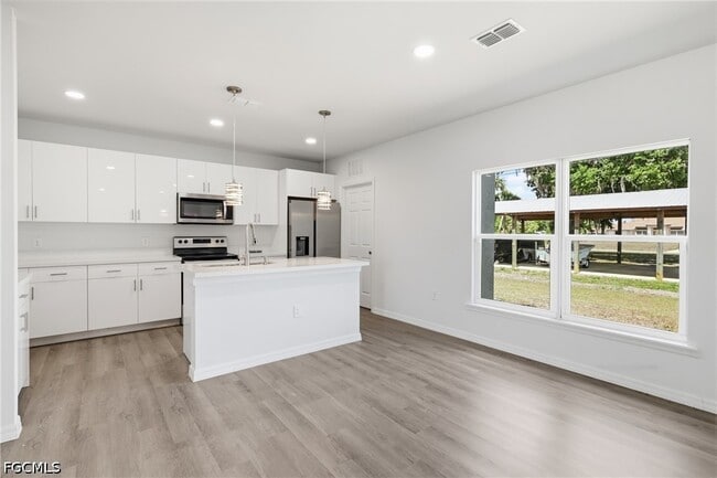 Building Photo - 1406 Ford Cir