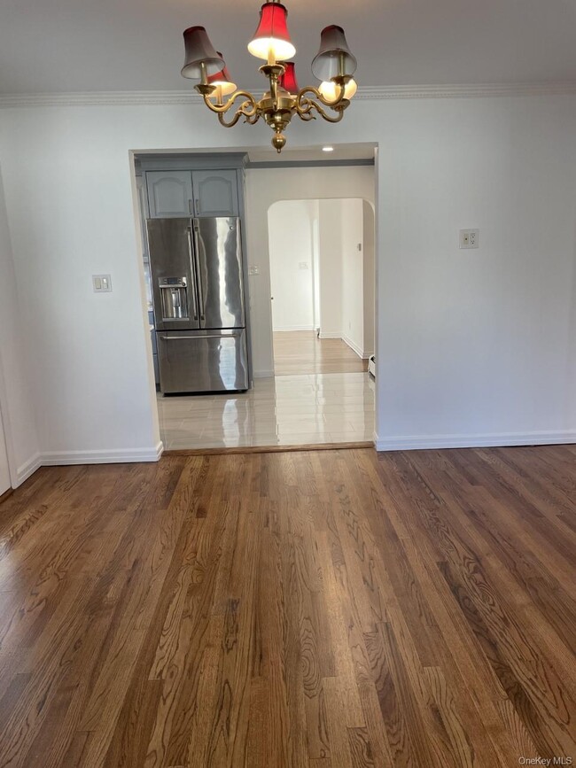 Building Photo - 1016 Oaks Dr