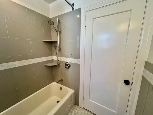 Building Photo - Charming Furnished Home in PG!