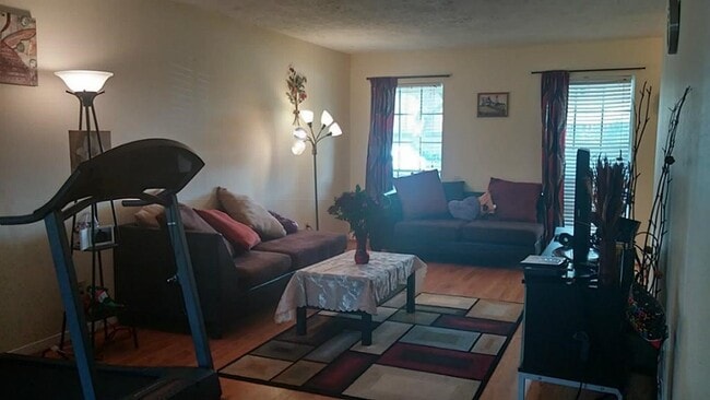 Building Photo - 8110 Bob White Dr