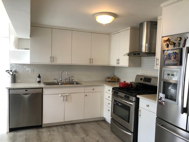 Building Photo - 90 Iroquois Rd