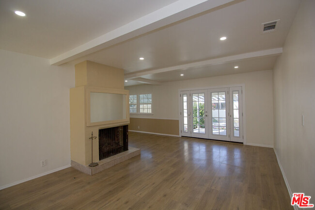 Building Photo - 7465 N Forbes Ave