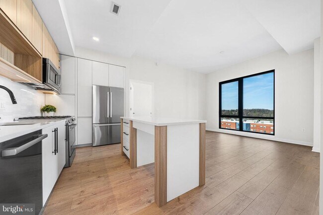 Building Photo - 255 W Falls Station Blvd