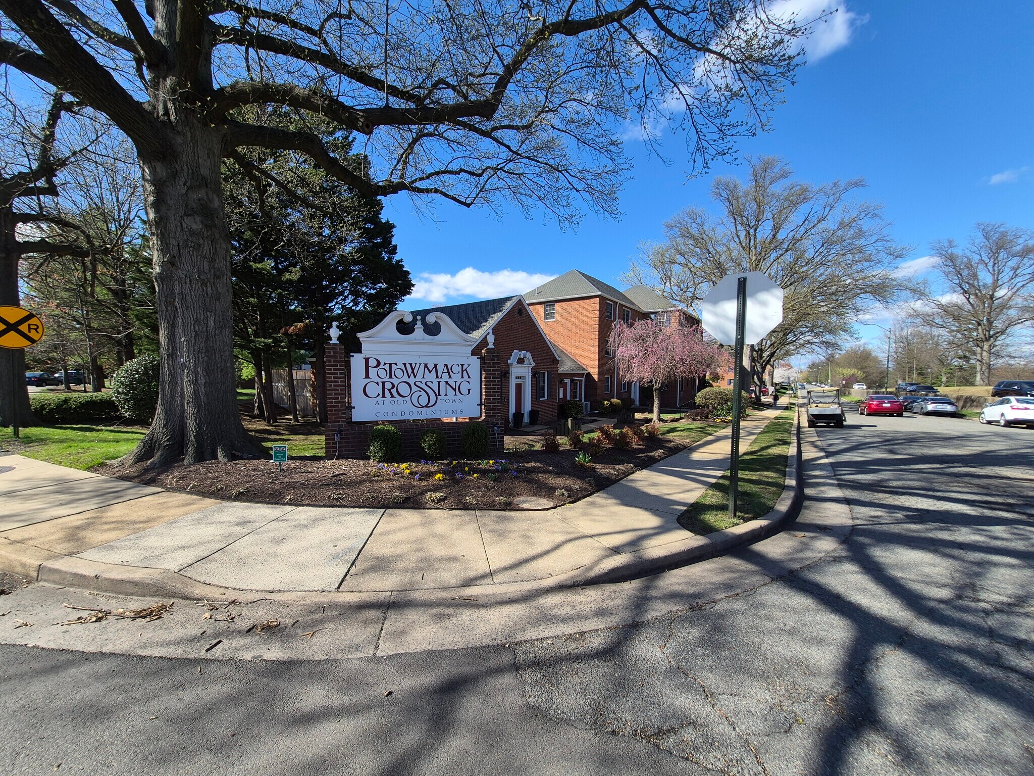 Building Photo - 1602 W Abingdon Dr