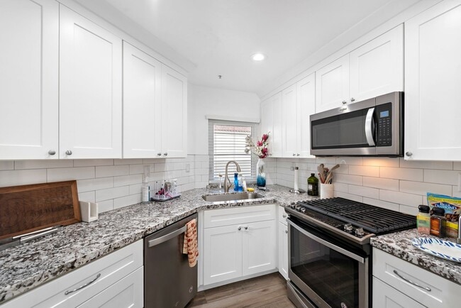 Building Photo - 747 Via Otono