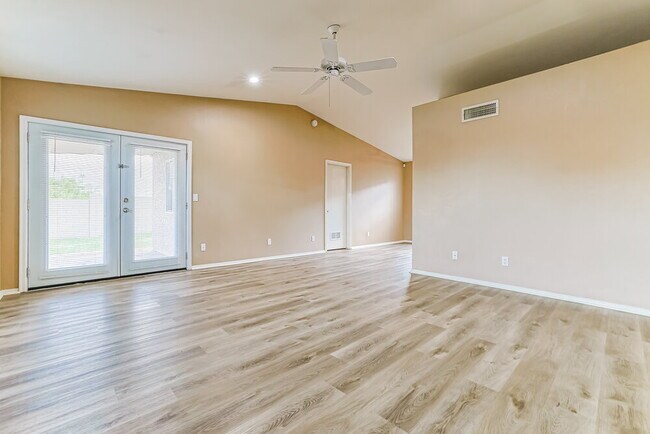 Building Photo - 4012 E Covina St