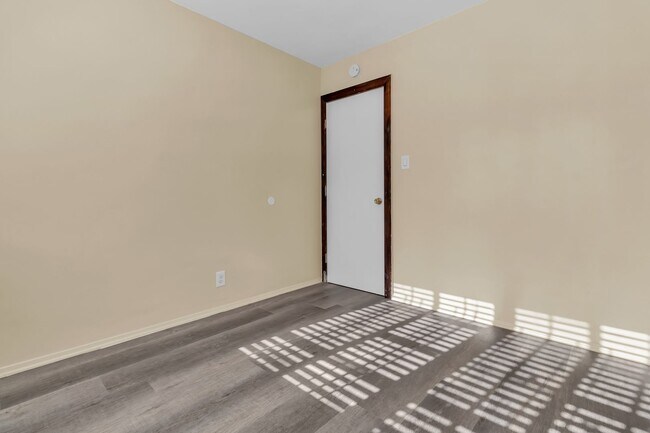 Building Photo - 1239 W Carlton Pl