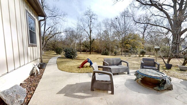 Building Photo - Gorgeous and updated home in Heart of Auburn