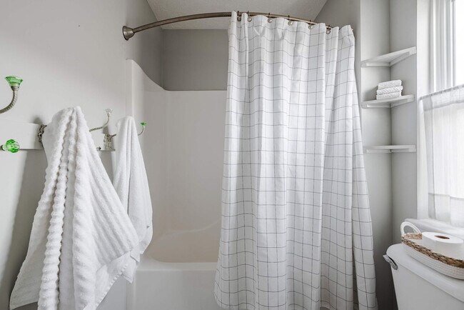 Building Photo - 2318 N New Jersey St