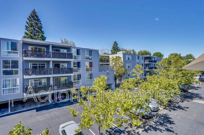 Building Photo - 181 Del Medio Ave