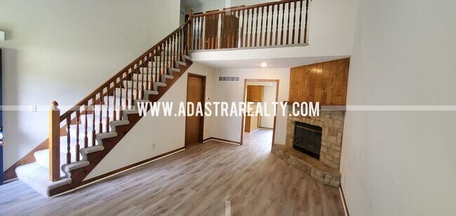 Building Photo - Affordable Duplex in Blue Valley School District-Available NOW!!