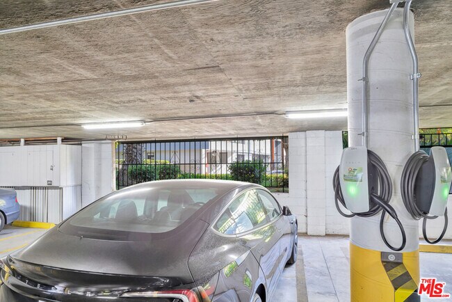 Building Photo - 1727 S Bentley Ave