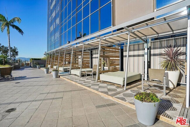 Building Photo - 1100 Wilshire Blvd