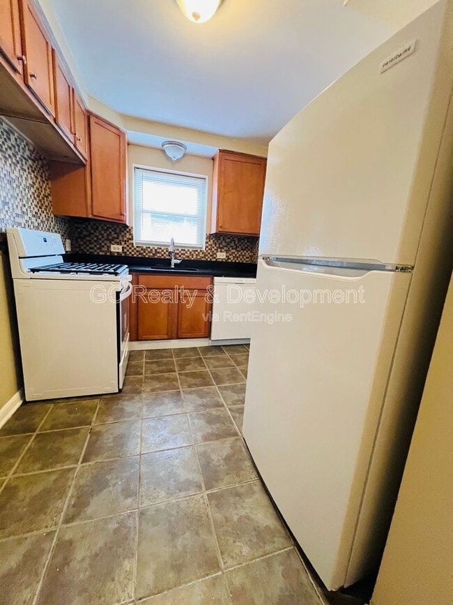 Building Photo - 1711 W Estes Ave