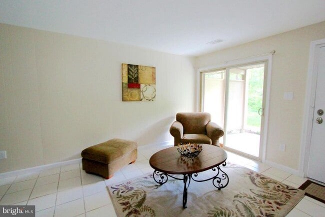 Building Photo - 5818 Royal Ridge Dr