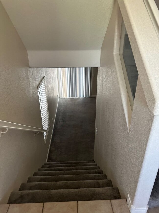 Building Photo - AVAILABLE NOW! Outstanding 3 Story Home!