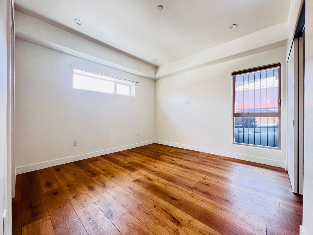 Building Photo - 1718 Miramar St