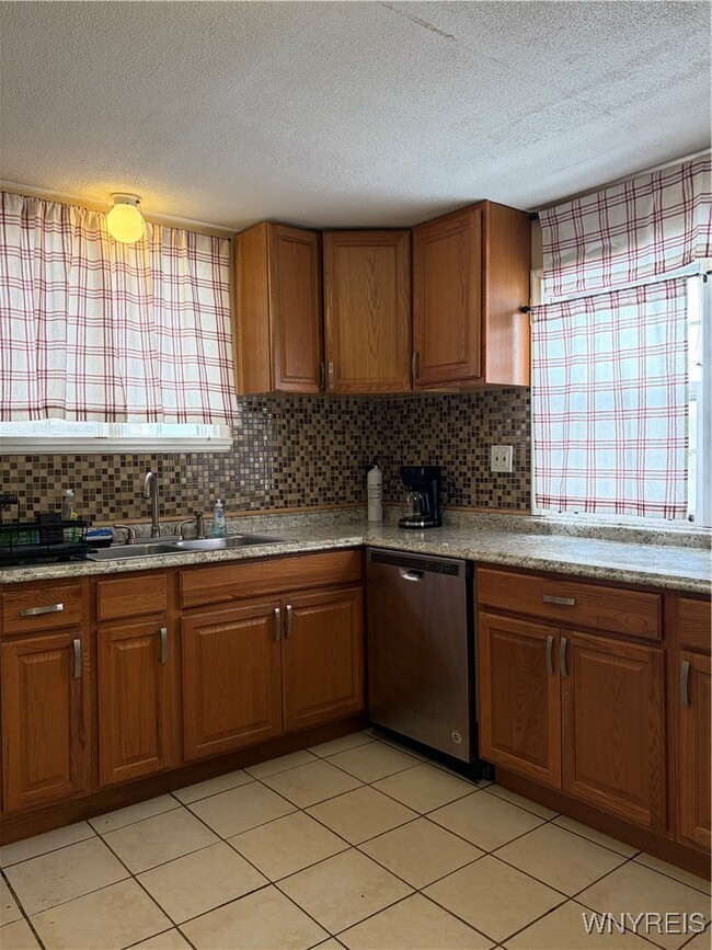 Building Photo - 624 16th St