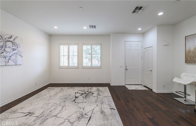 Building Photo - 31 Quartet-