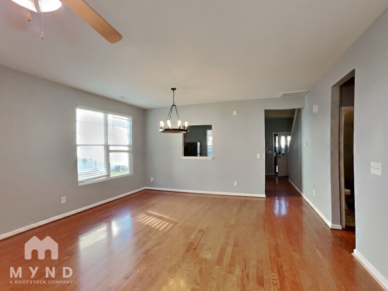 Building Photo - 909 Summer Storm Dr