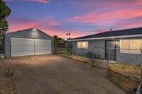 Building Photo - 2 bedroom Duplex with Huge yard!