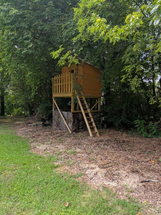 Building Photo - 102 Huntington Ridge Rd