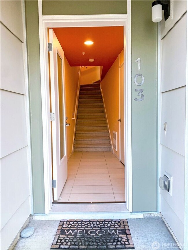 Building Photo - 2bd/1.75ba Redmond Townhome