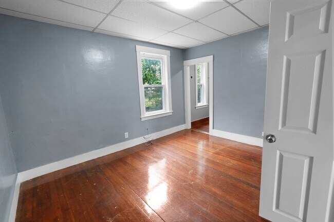 Building Photo - 15 1/2 Mendon Street