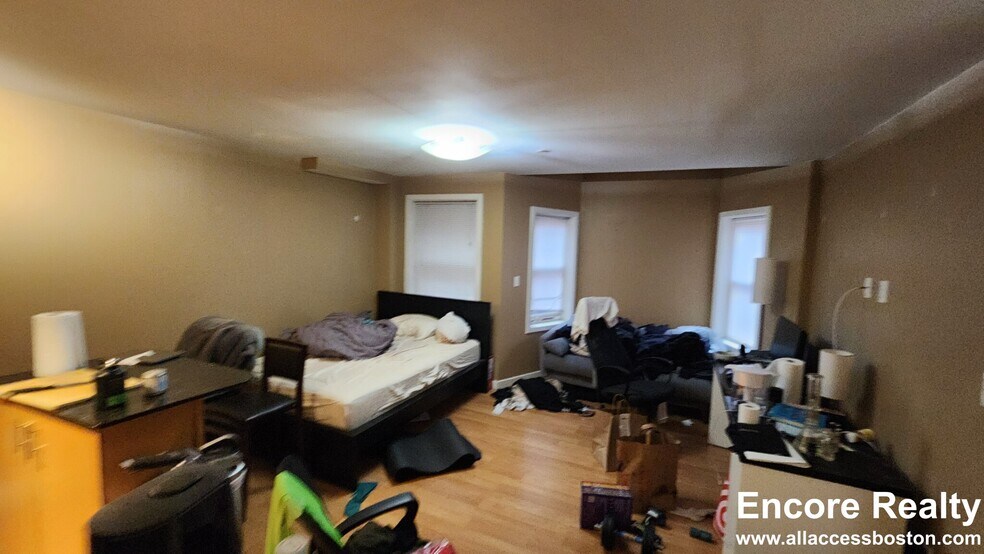 Building Photo - 462 Park Dr