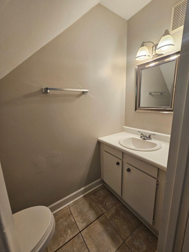 Building Photo - NEW LISTING!!!! Dont Miss Out
