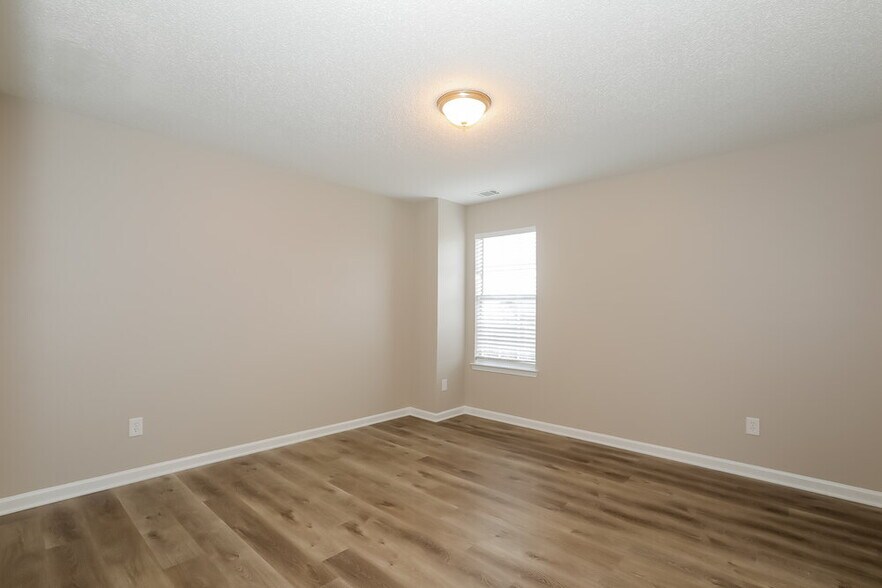 Building Photo - 5713 Colonnade Dr