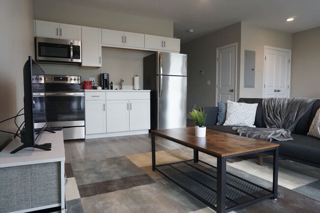 Building Photo - 140 Pearl St