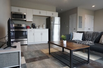 Building Photo - 140 Pearl St