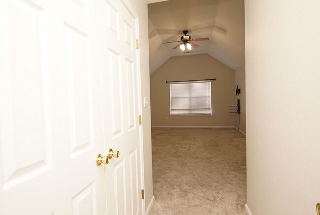 Building Photo - Central Niceville Location