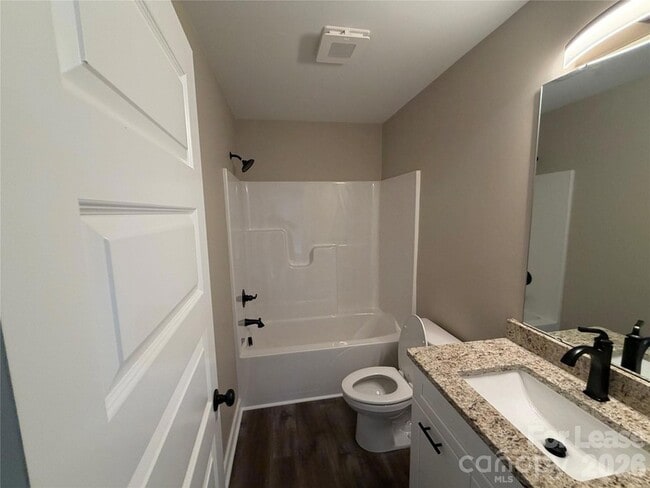 Building Photo - 620 W Bell St