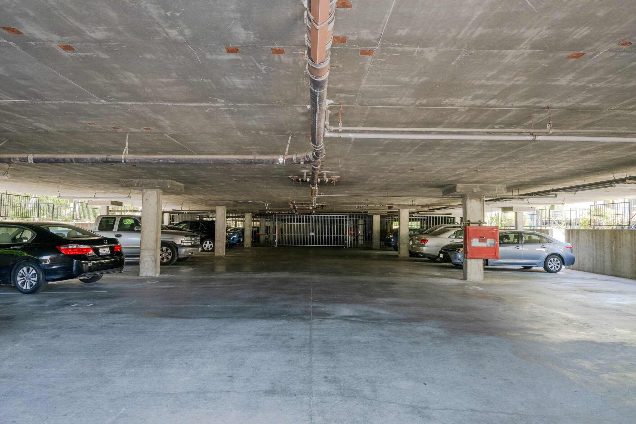 Building Photo - 851 Woodside Way