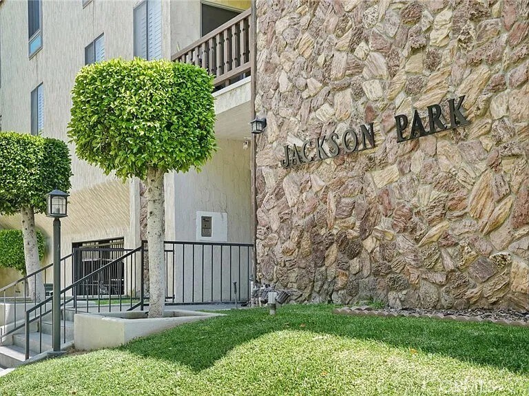 Building Photo - 510 N Jackson St