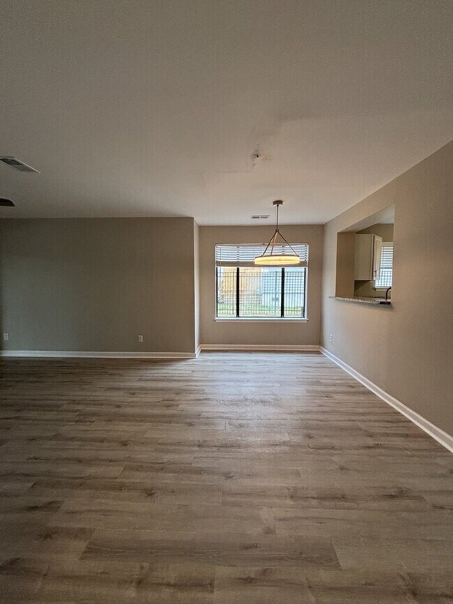 Building Photo - 8483 Yadkin Cir