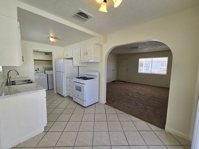 Building Photo - 5239 Erin Cir